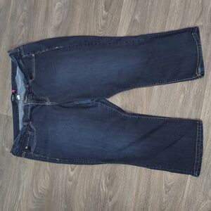 ❤️5/$25 Torrid Denim Capri Pants